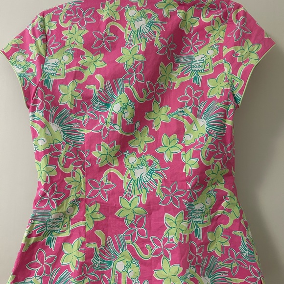 Lilly Pulitzer top. Tunic length. Side zipper. Snaps in front and button knots. - Picture 2 of 8